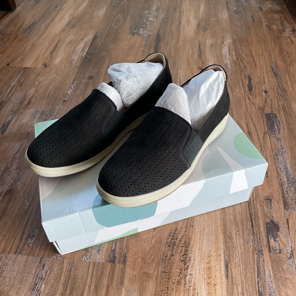 Elin Slip-On Shows - Picture 5 of 6